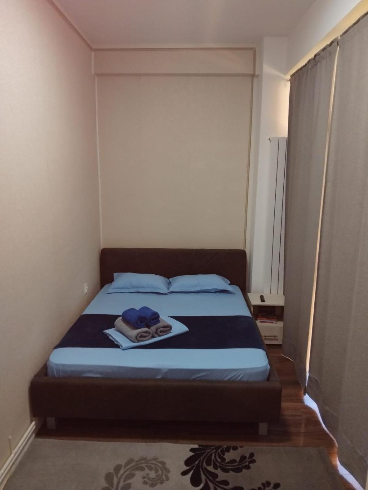 Apartament 3 *