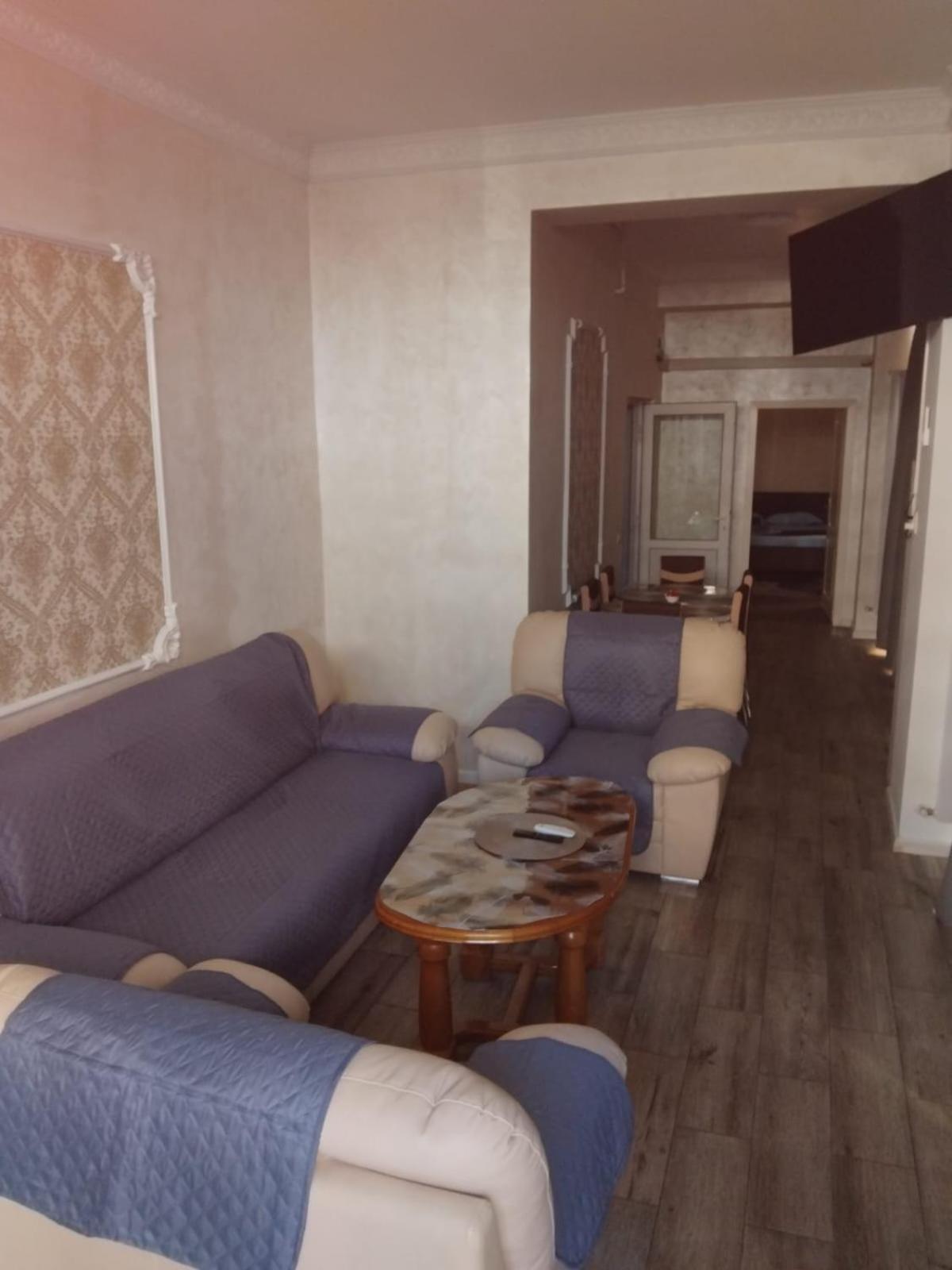 Apartament 3 *