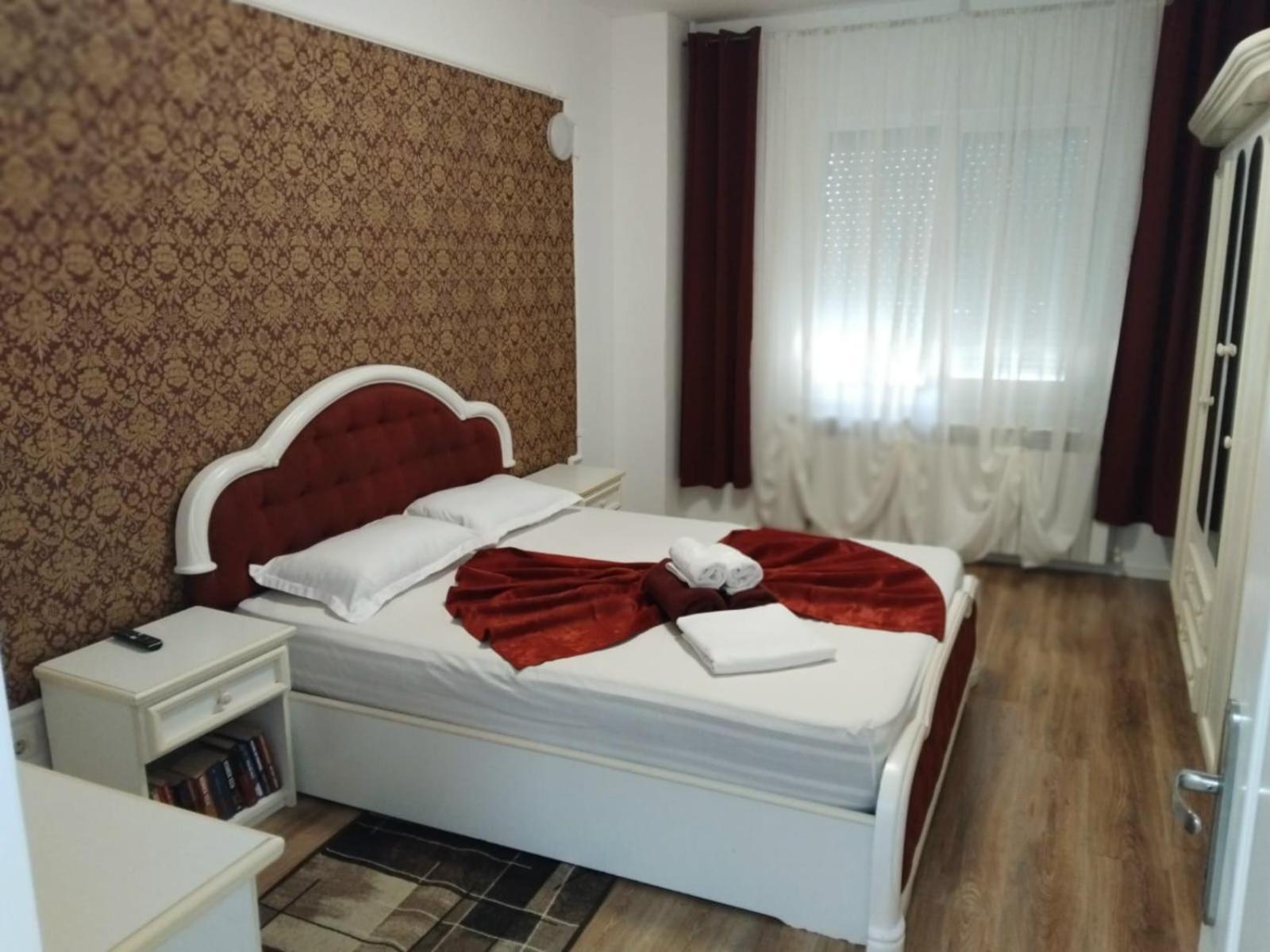 3 * Mamaia
