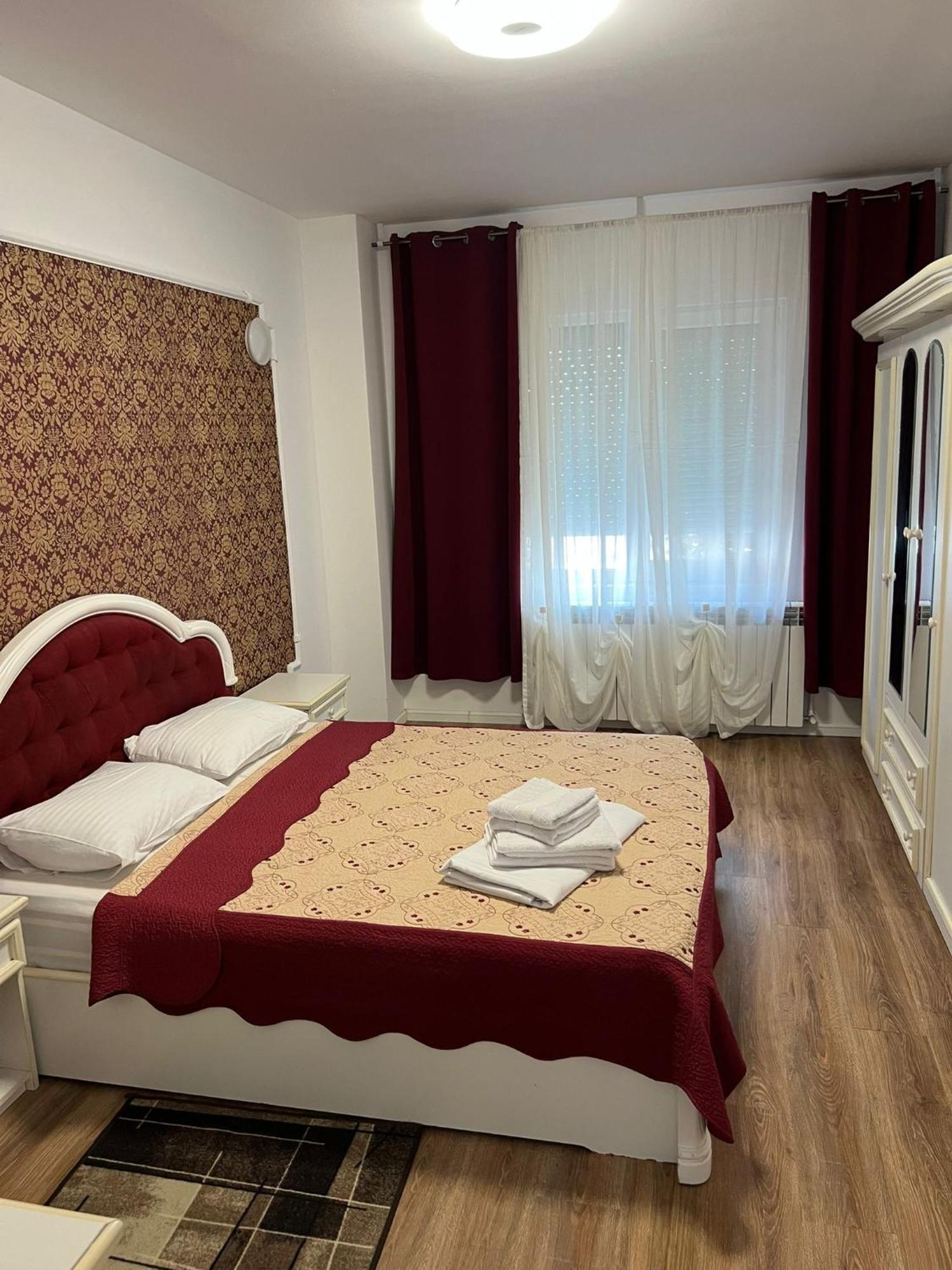 3 * Mamaia
